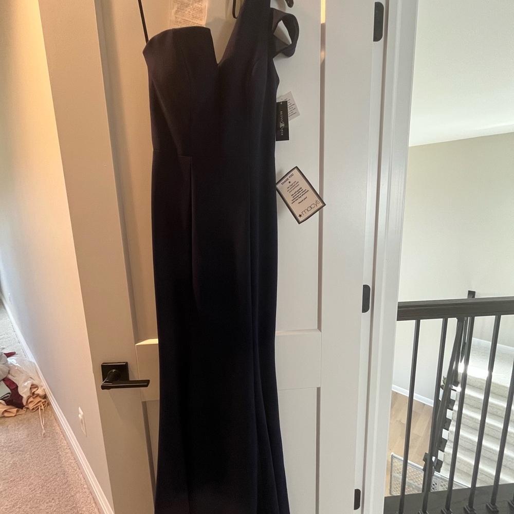 Elegant Black One-Shoulder Women's Evening Dress